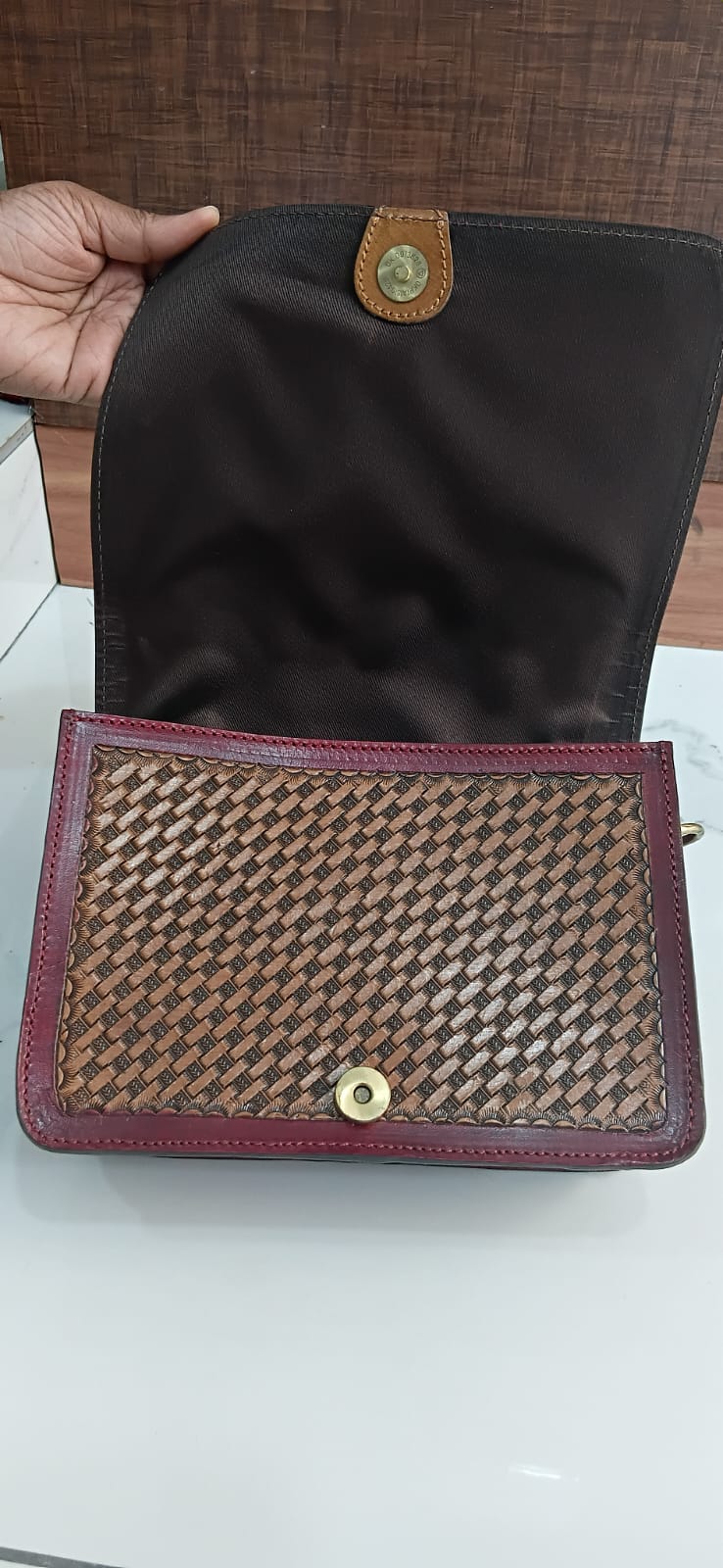 WOMEN'S HAND CARVING SLING BAG - Image 10