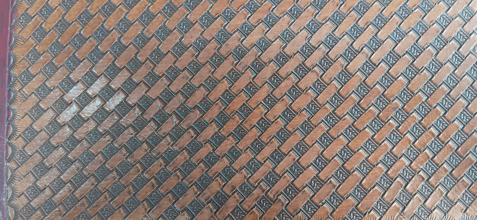 WOMEN'S HAND CARVING SLING BAG - Image 5