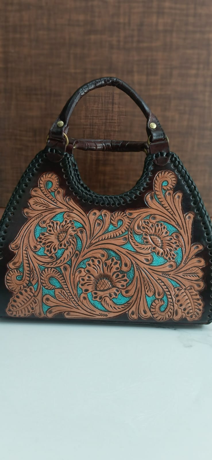 WOMEN'S HAND CARVING LEATHER SLING BAG