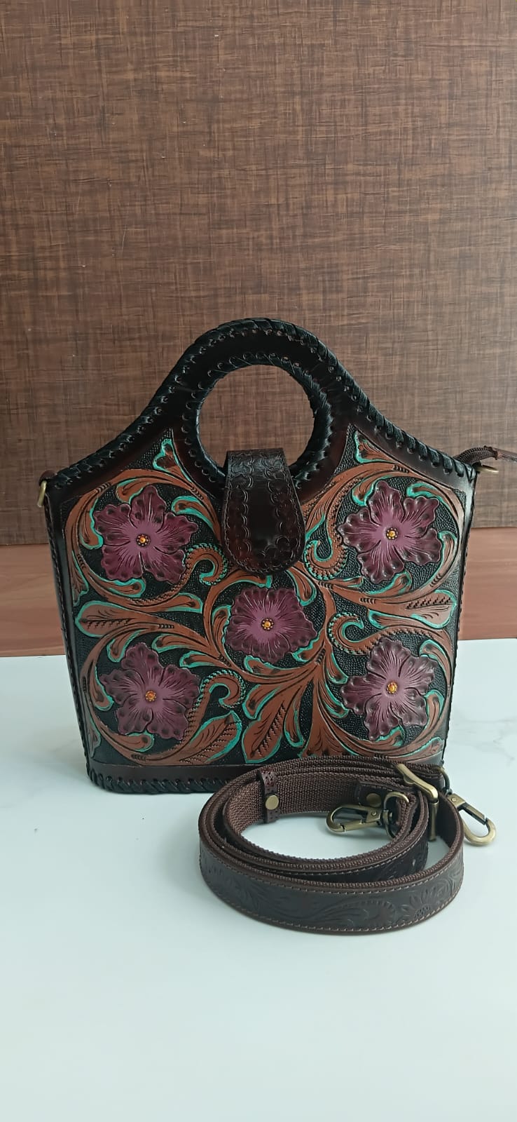 WOMEN'S HAND CARVING LEATHER SLING BAG