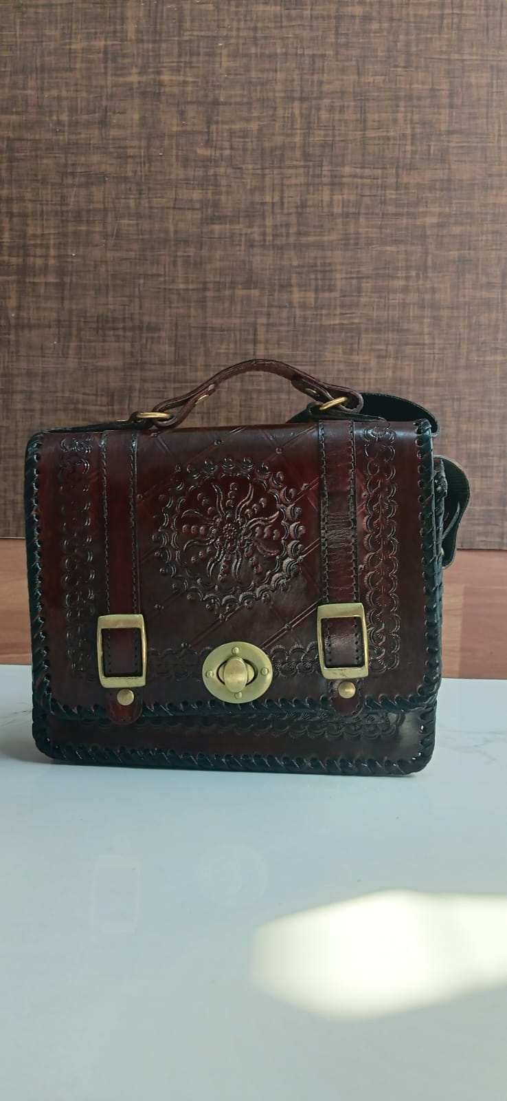 WOMEN'S HAND CARVING LEATHER SLING BAG